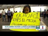 Así recibieron a Guillermo Ochoa en el aeropuerto de la CDMX | Noticias con Francisco Zea