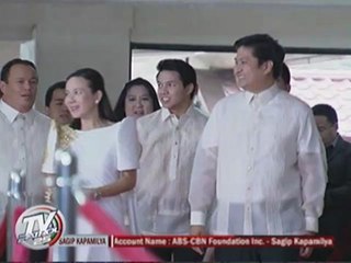Lawmakers express views through fashion in SONA