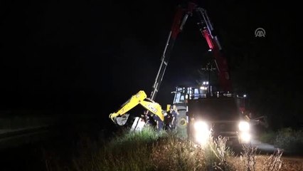 Sulama kanalına düşen aracın sürücüsü bulunamadı