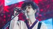 The 1975's Matty Healy Kisses Man Fan at Dubai Show | Billboard News