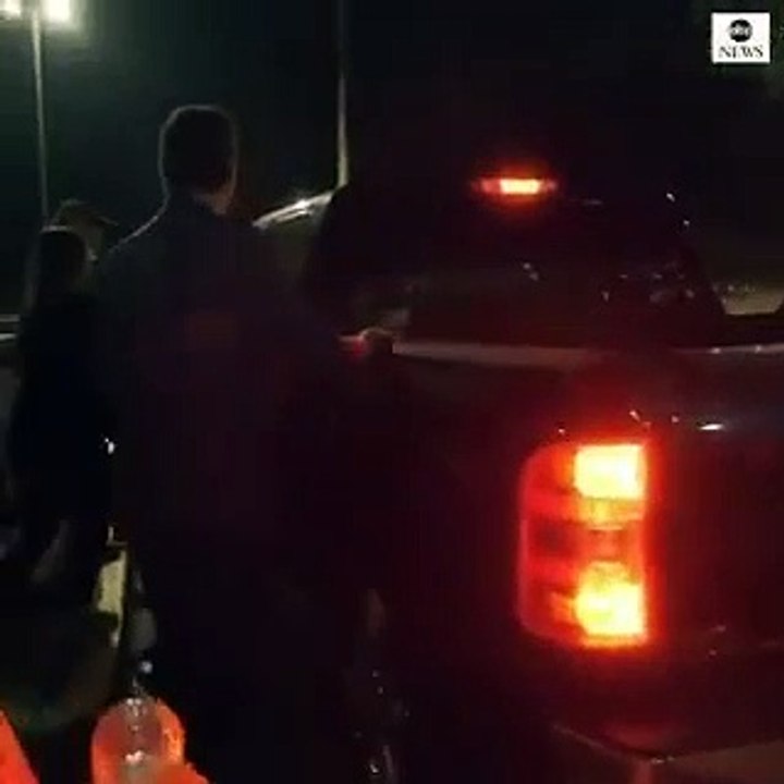 Les images effrayantes d'une voiture qui fonce volontairement sur des migrants à Rhode Island à faisant plusieurs blessés