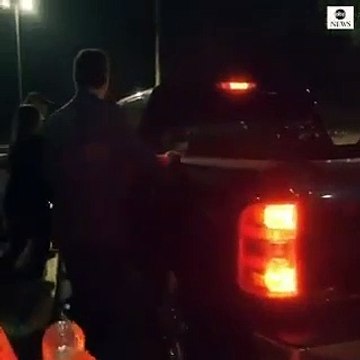 Les images effrayantes d'une voiture qui fonce volontairement sur des migrants à Rhode Island à faisant plusieurs blessés