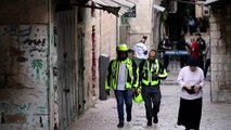 Palestinos atacam policial com faca