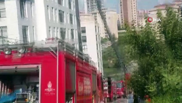 Ümraniye'de apartmanın yedinci katında yangın