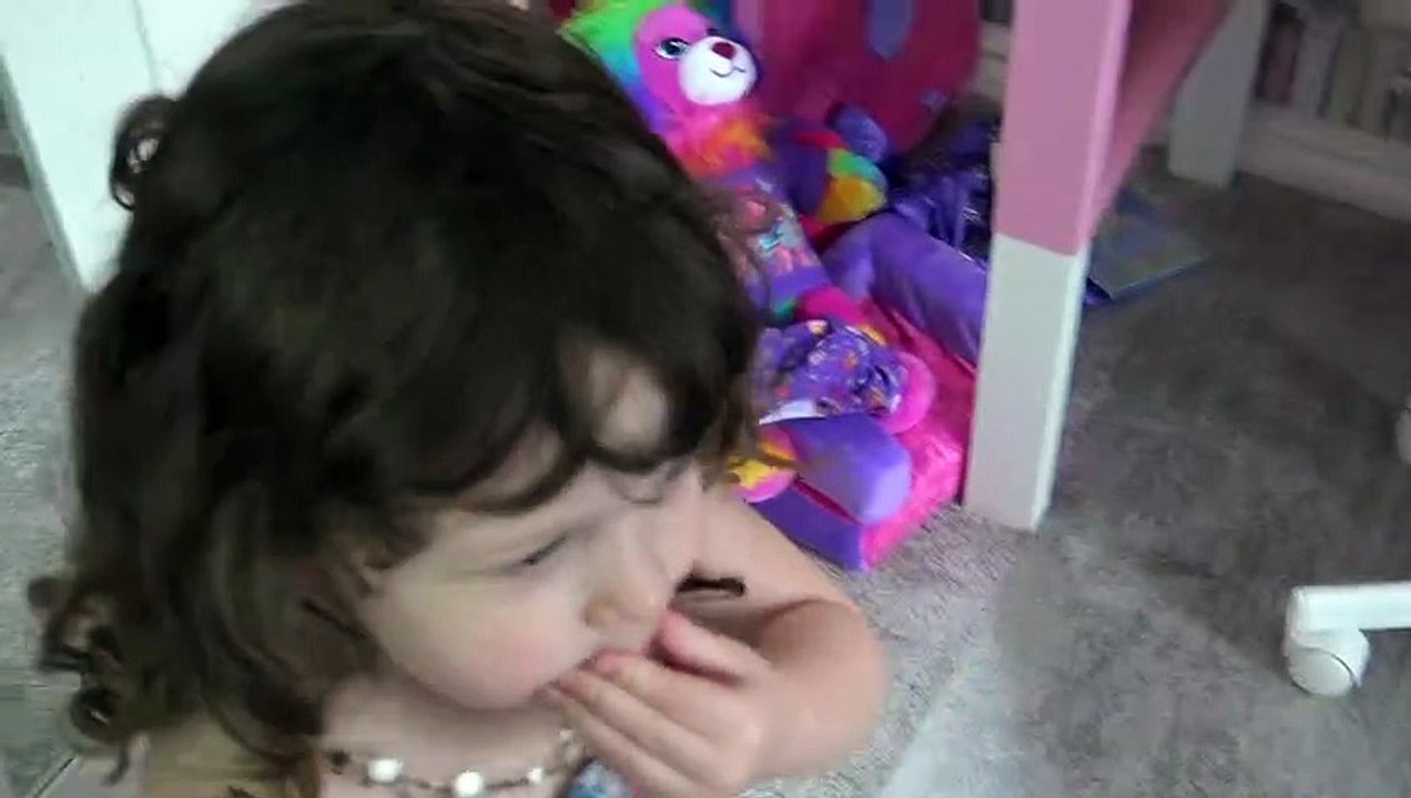 Brincando de Doutora com minhas Irmãs no Quarto