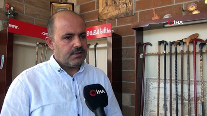 Kemikten yaptığı taraklar kapış kapış gidiyor