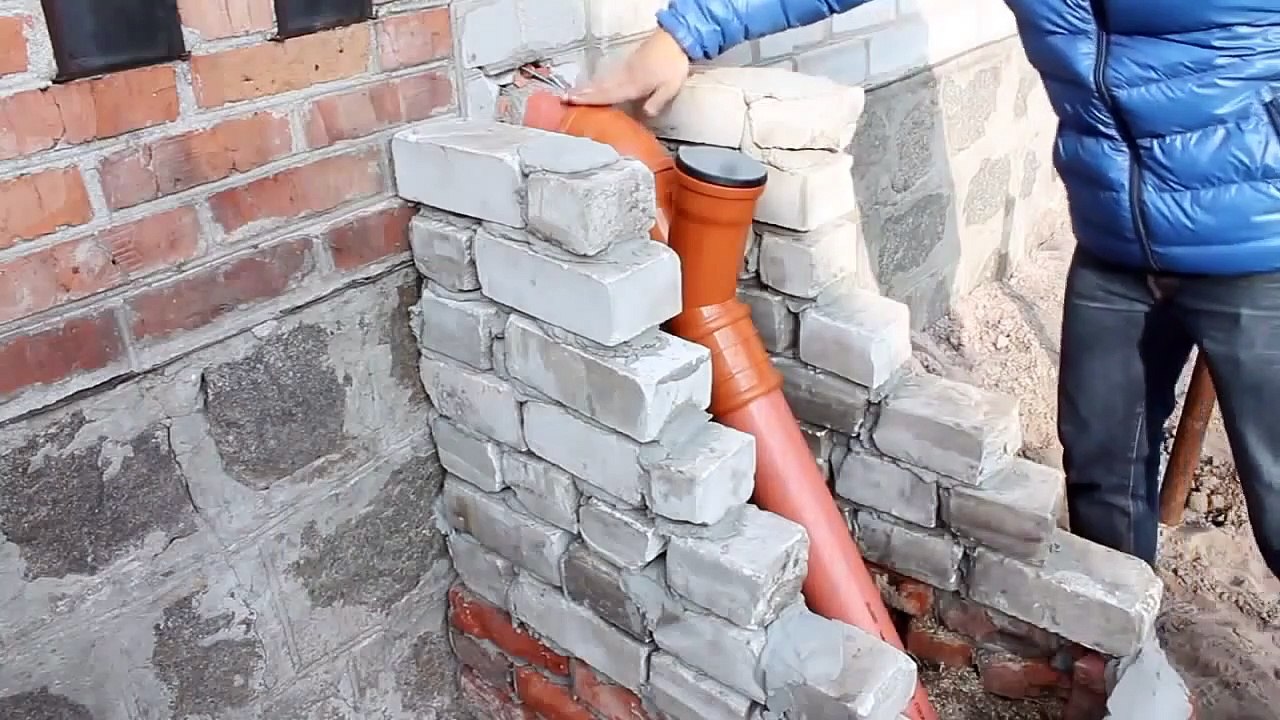 Как правильно вывести канализационную трубу на улицу