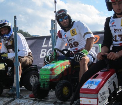 Les champions de ski du Grand-Bornand se mettent au mini-tracteur