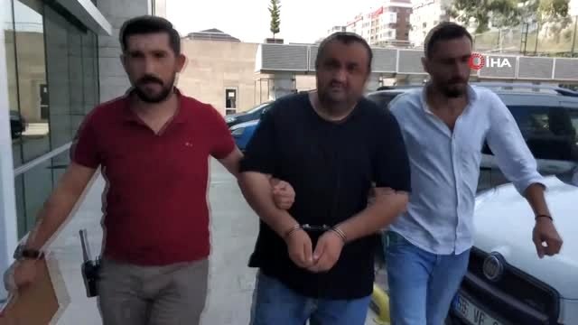 Babasına bıçak dayayıp 300 lirasını gasp etti