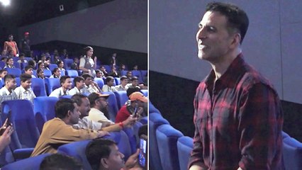 Akshay Kumar's Cute Conversation With Students Watching Mission Mangal