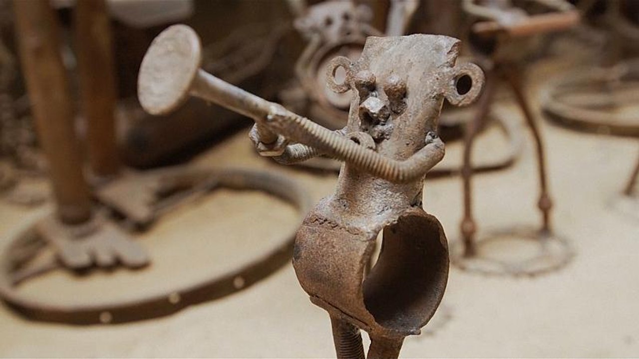 Au Sénégal, des vélos mis au rebut recyclés en œuvres d'art