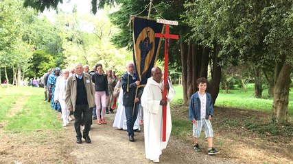 Au cœur de la procession mariale du 15 août au sanctuaire de Pontmain