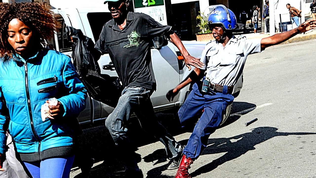 Zimbabweans to protest over economic crisis