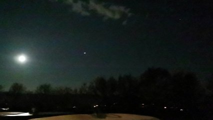 Mours-Saint-Eusèbe: une étrange sphère lumineuse filmée dans le ciel drômois