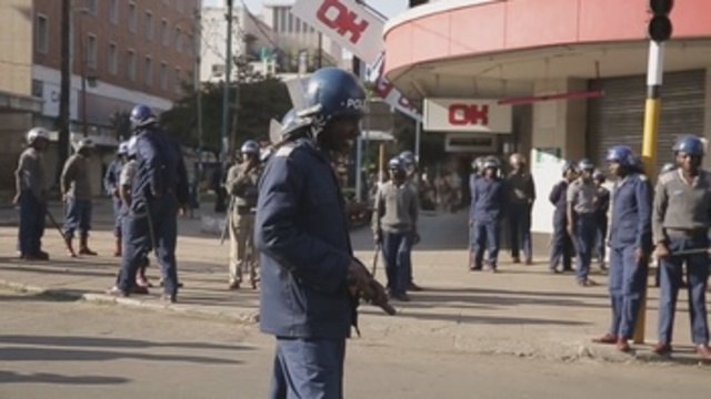 Tensión en Zimbabue tras la prohibición de protestas opositoras por la crisis