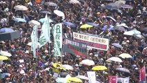 홍콩 시민 300만 명 평화행진 예고...中 장갑차 집결 '일촉즉발' / YTN