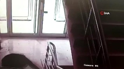 Komşu kızını darp kamerada