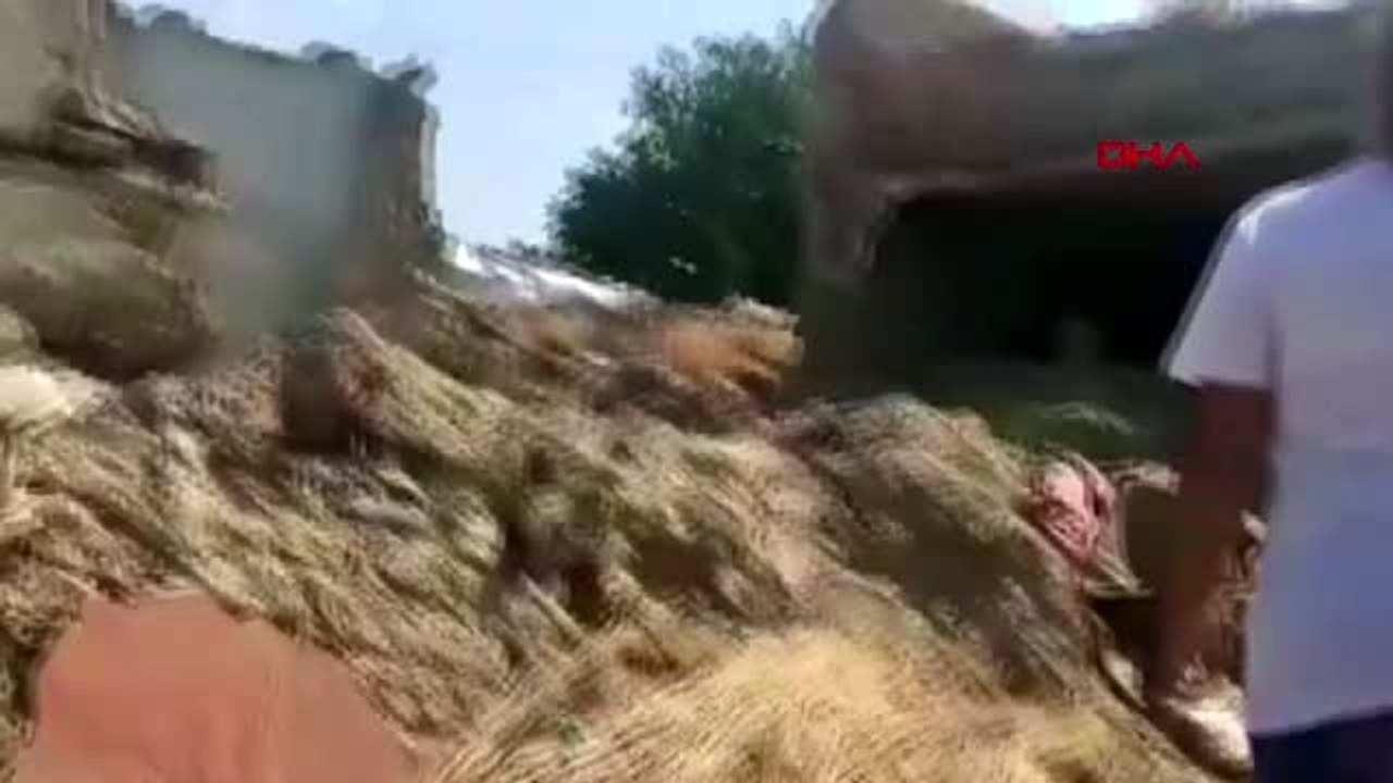 ELAZIĞ Yalnız yaşayan kadının yıkık toprak evde yaşam mücadelesi