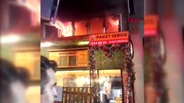 4 KATLI BİNANIN GİRİŞ KATINDAKİ DAİRE ALEV ALEV YANDI