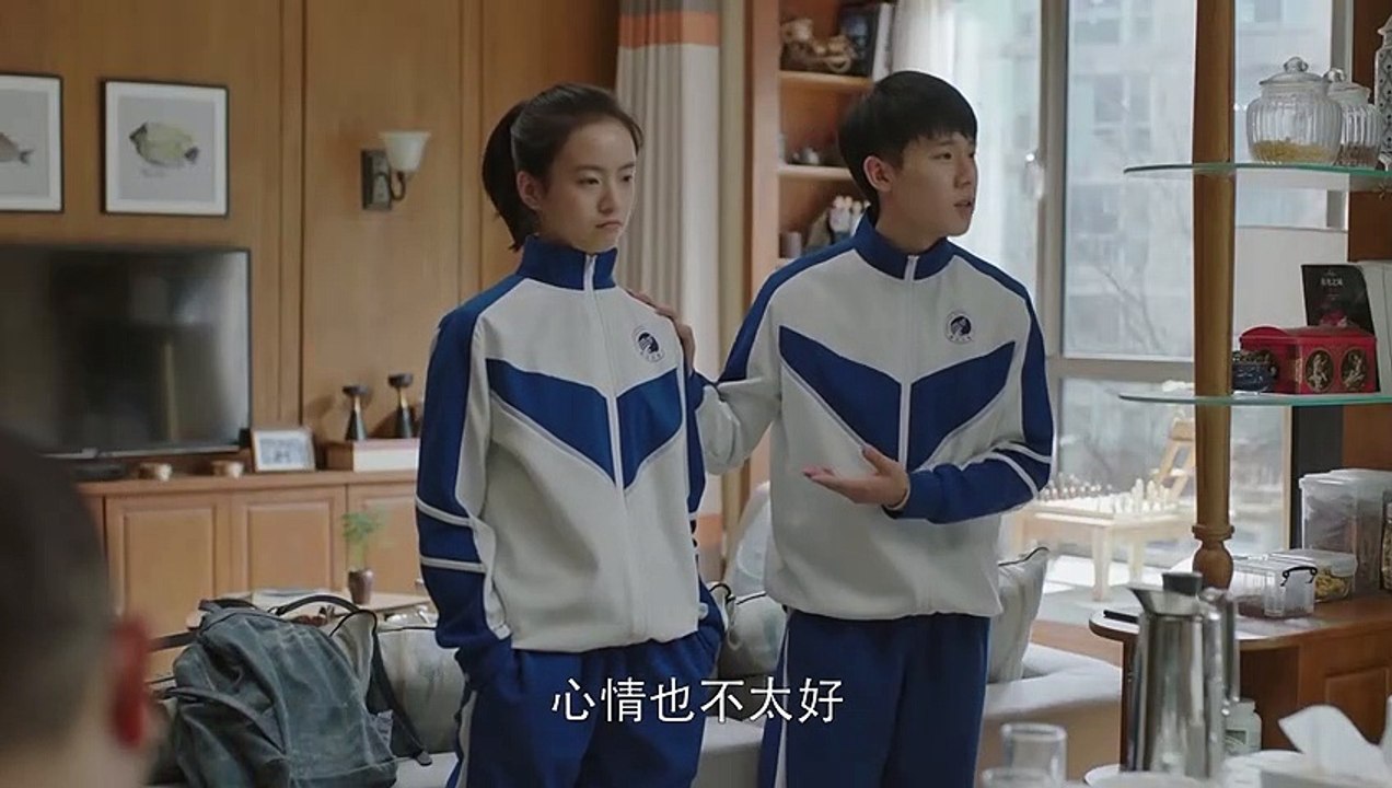 《小歡喜》精彩CUT 方一凡和英子當著父母面  親熱擁抱盤大腿宣誓主權