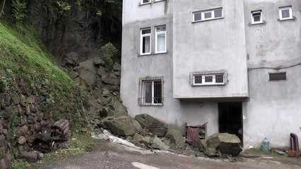 Ordu'da kaya parçaları evin üzerine düştü