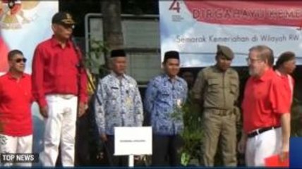 Bule AS Jadi Petugas Upacara HUT RI di Lebak Bulus
