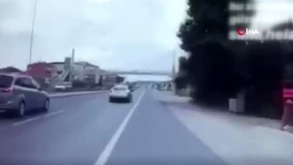 Motor sürücüsünün öldüğü kaza kendi kamerasına yansıdı