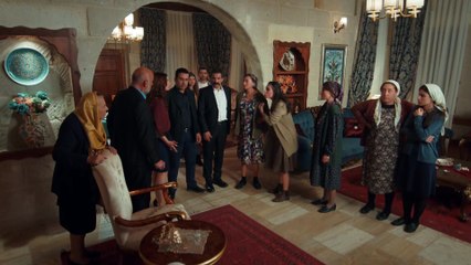 Kolyemi çaldı! - Aşk ve Mavi 4.Bölüm