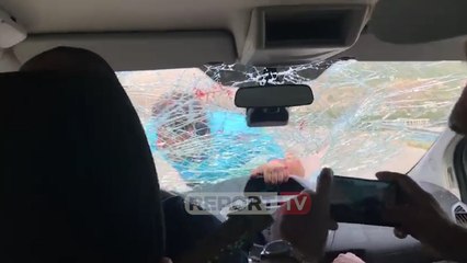 Report TV EKSKLUZIVE/ Kokëdhima terrorizon turistët spanjollë mbi xhamin e furgonit në ecje