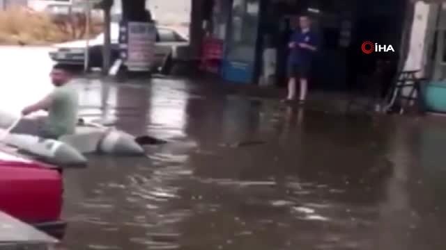 Sağanak yağış sonrası ilginç görüntü....Deniz botuyla böyle yüzdü