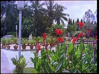 Pokkiri Raja - Rajinikanth visits Sridevi's home