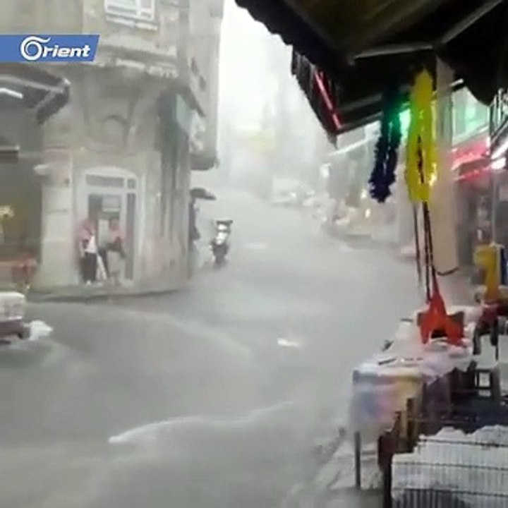 أمطار غزيرة تملأ طرق اسطنبول صباح اليوم