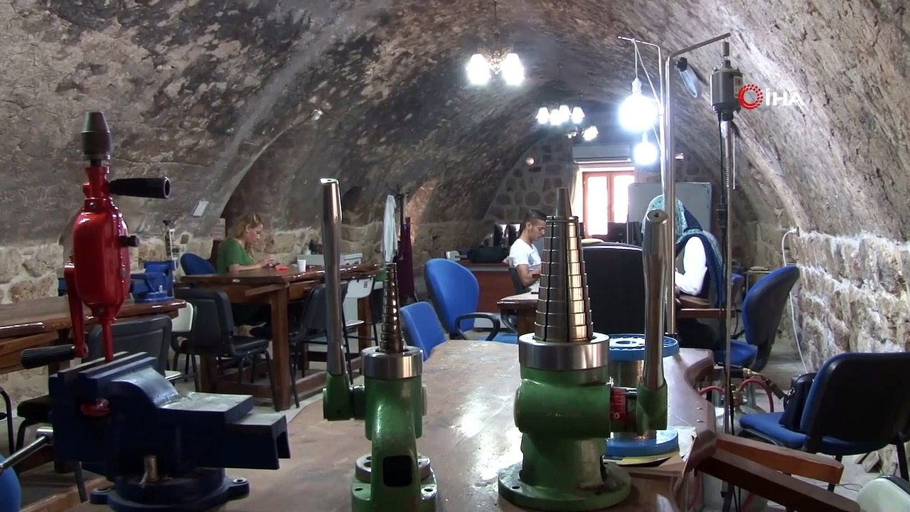 3 bin yıllık sanat devlet desteği ile tel tel işleniyor