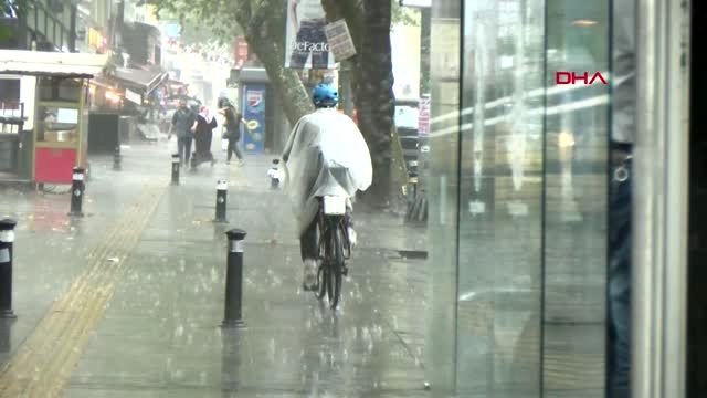 AKSARAY'DA TRAMVAY SEFERİ DURDU, AĞAÇ DEVRİLDİ 1