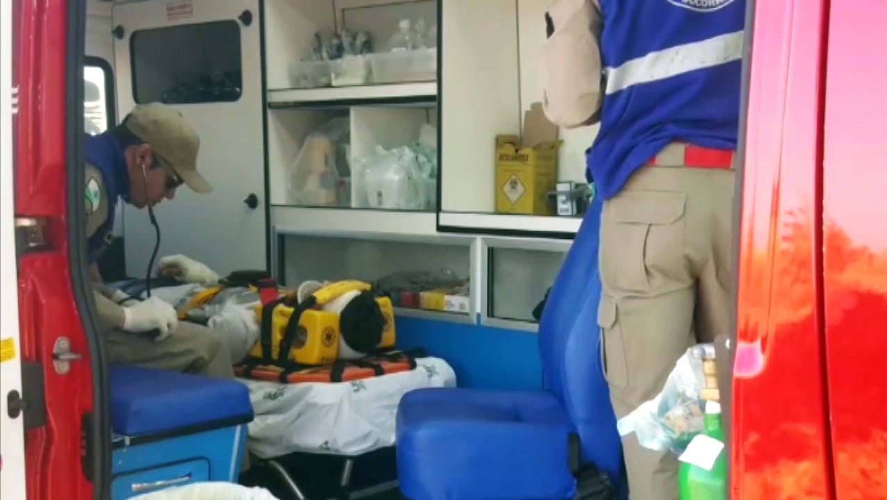 Rapaz de 21 anos fica ferido ao sofrer queda em rua em situação precária