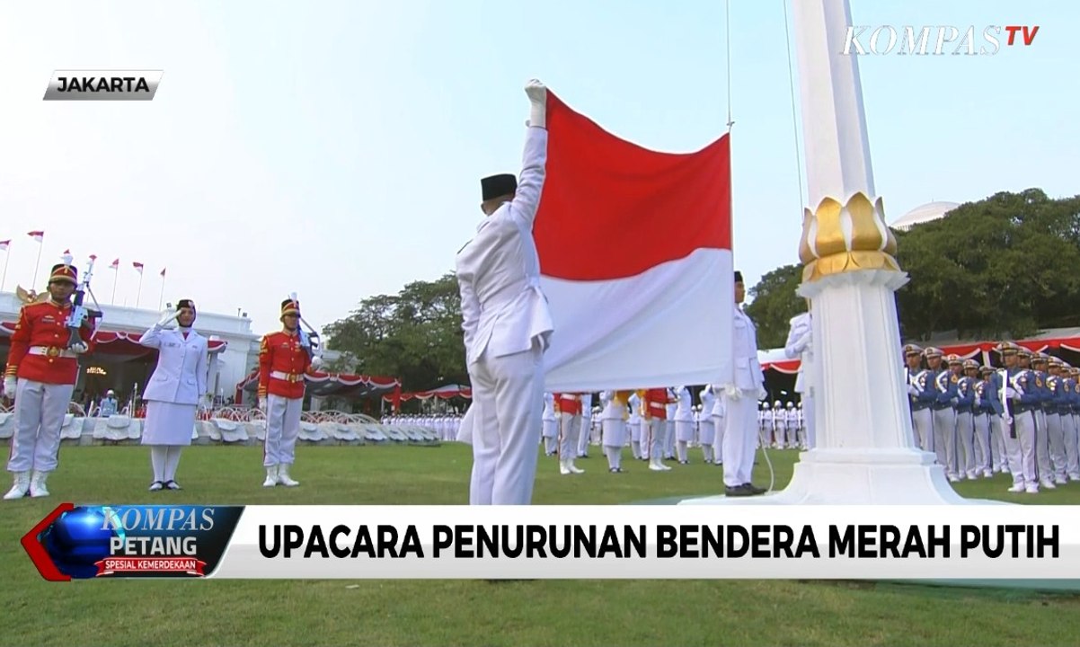 Detik-Detik Upacara Penurunan Bendera Merah Putih