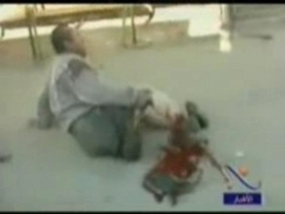 3 soldats israelien contre 1 palestinien.lachez vos com!!