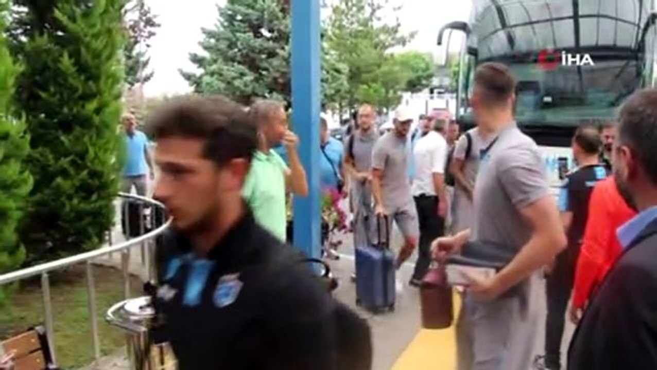Trabzonspor, yeni sezonun ilk maçı için İstanbul'a gitti