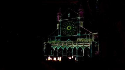 Il est venu le temps des cathédrales... sur la place de l'Evêché à Tournai