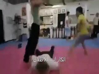 إمرأة شرسة تضرب 7 رجال وتتغلب عليهم