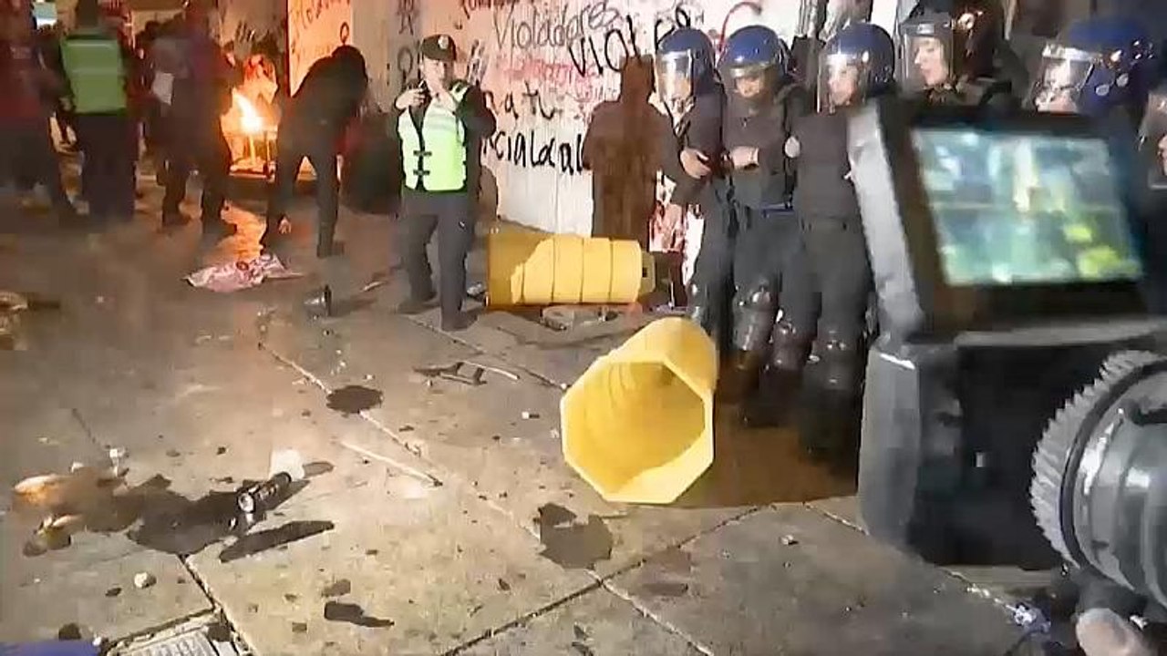 Ausschreitungen bei Frauendemonstration gegen Polizeigewalt