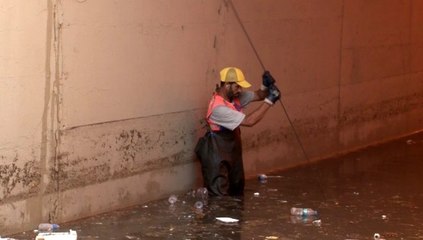 Eminönü'ndeki alt geçitlerdeki suyun tahliye çalışmaları sürüyor