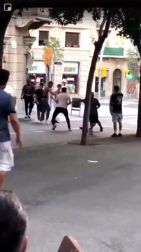 Batalla campal a puñetazos en Barcelona