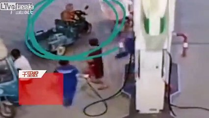 Fumeur à la station essence, il se prend un coup d'extincteur pour l'éteindre !