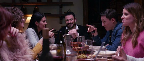 Tráiler "H0us3", escrita y dirigida por Manolo Munguía y protagonizada por Víctor Gómez, Anna Bertrán, Roc Esquius, Bernat Mestre, Cristina Raya, Miriam Tortosa y Rubén Serrano