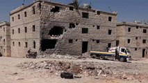 عشرات القتلى ومئات النازحين جراء قصف ريف إدلب