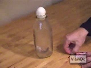Faire entrer un oeuf dans une bouteille