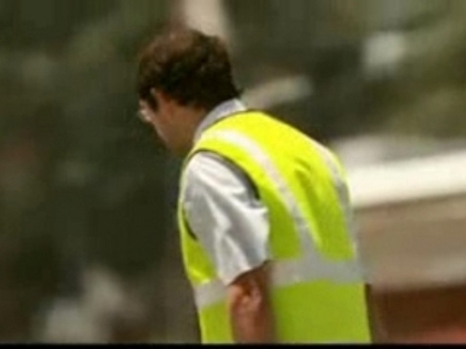 humour regis change sa roue