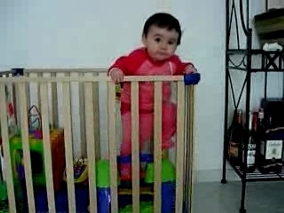 Angelina veut sortir de son parc