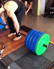 'Superhuman' Tiger Shroff 'deadlifts' 200 kg